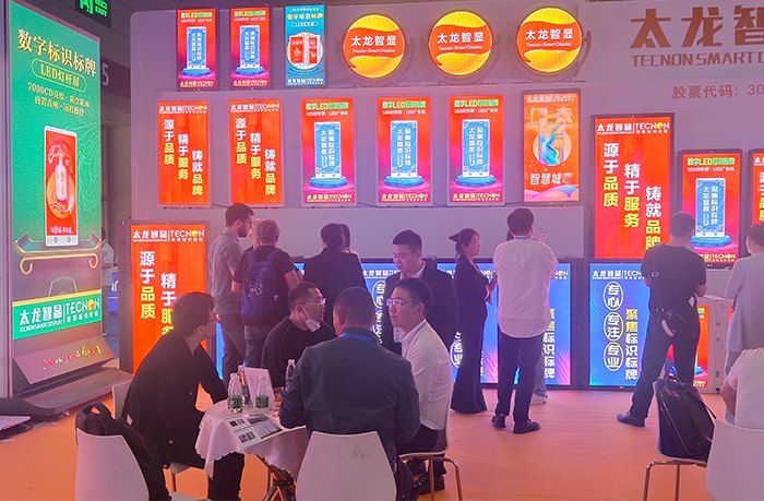 LED燈桿屏,LED廣告機(jī) LED燈桿屏,LED廣告機(jī)