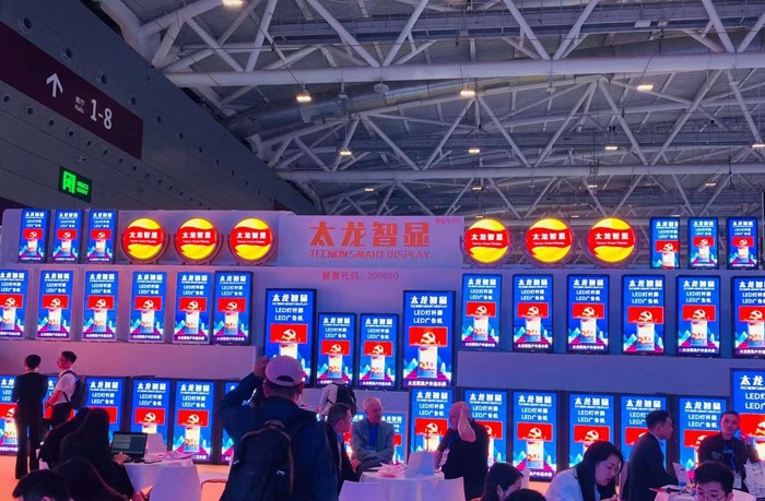 LED燈桿屏,LED廣告機(jī) LED燈桿屏,LED廣告機(jī)